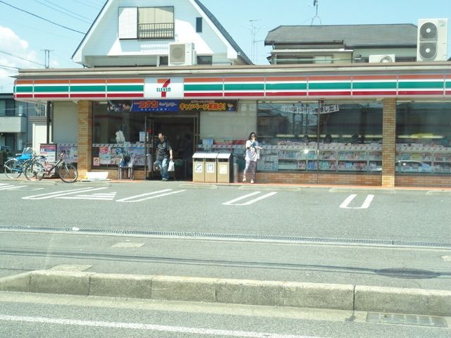 コンビニ　セブンイレブン（コンビニ）まで453m