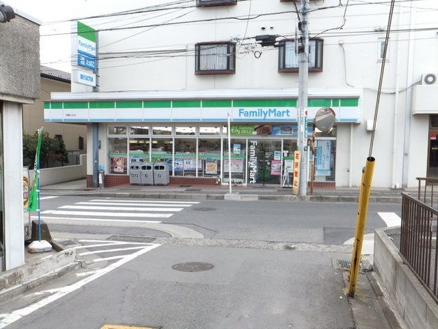 コンビニ　ファミリーマート（コンビニ）まで169m