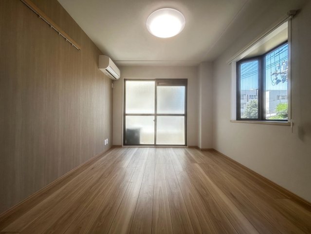 コーシエン イトーハイツの居間写真