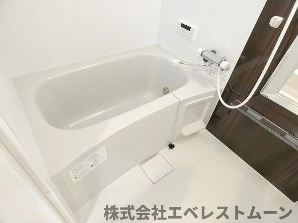 バス・シャワールーム　ゆったり過ごせるお風呂です