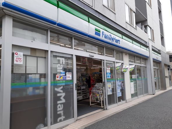 コンビニ　ファミリーマート西船四丁目店（コンビニ）まで550m
