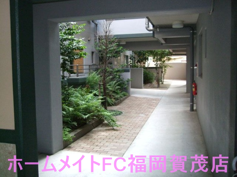 地下鉄七隈線 野芥駅 徒歩10分 3階建 築25年の玄関写真