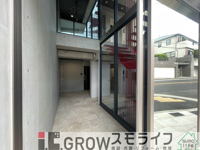 ロビー　エレベーターがあると荷物が多くても安心ですね