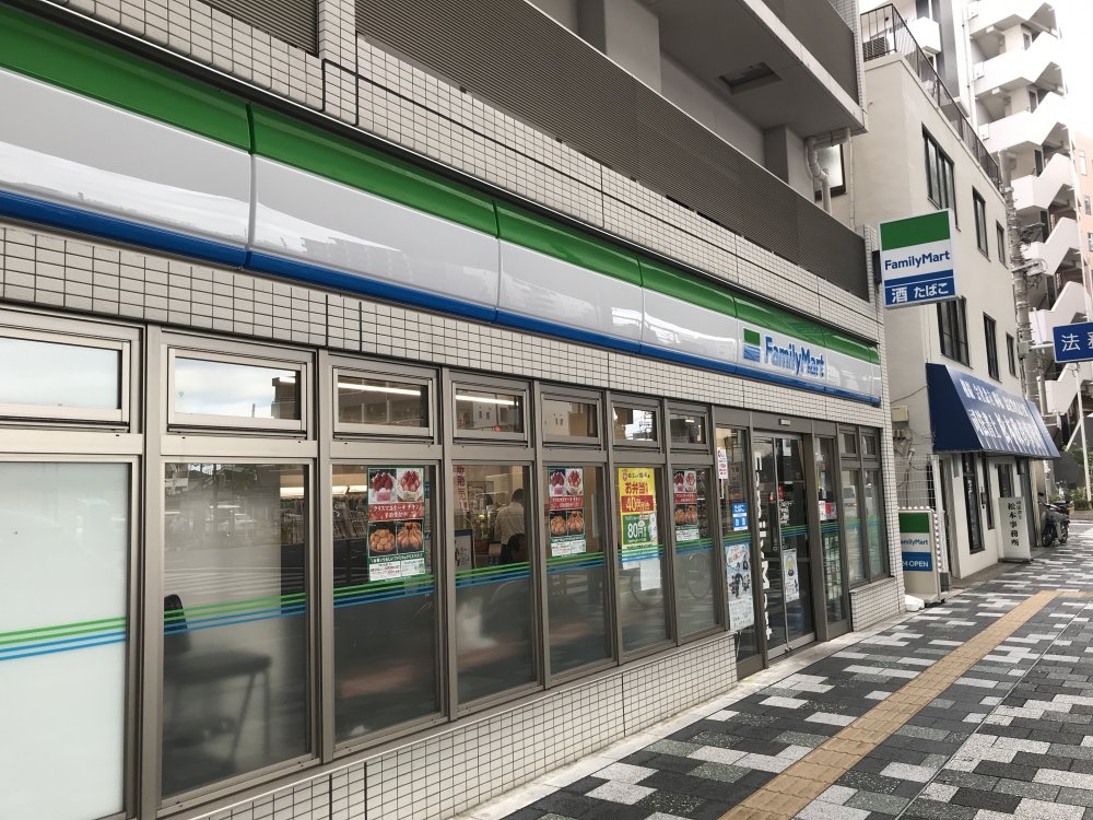 コンビニ　コンビニ（コンビニ）まで550m