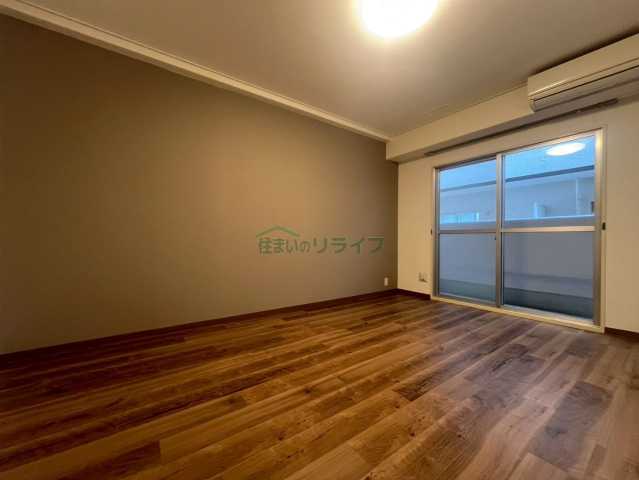 オリエント赤坂の居間写真