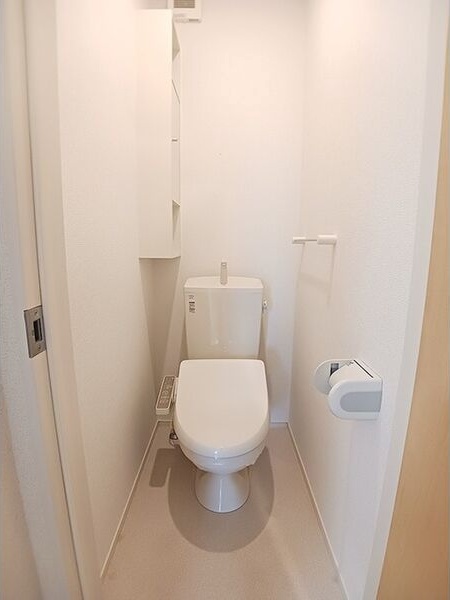 ＪＲ福知山線 北伊丹駅 徒歩36分 2階建 築10年のトイレ写真