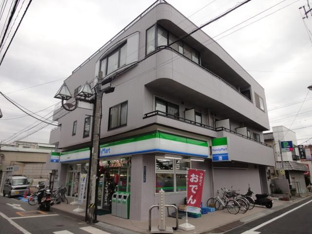 コンビニ　ファミリーマート（コンビニ）まで130m
