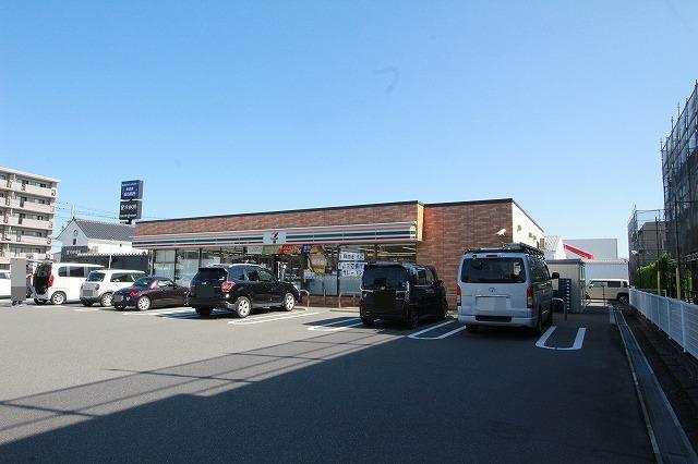 コンビニ　セブンイレブン新潟女池店（コンビニ）まで293m
