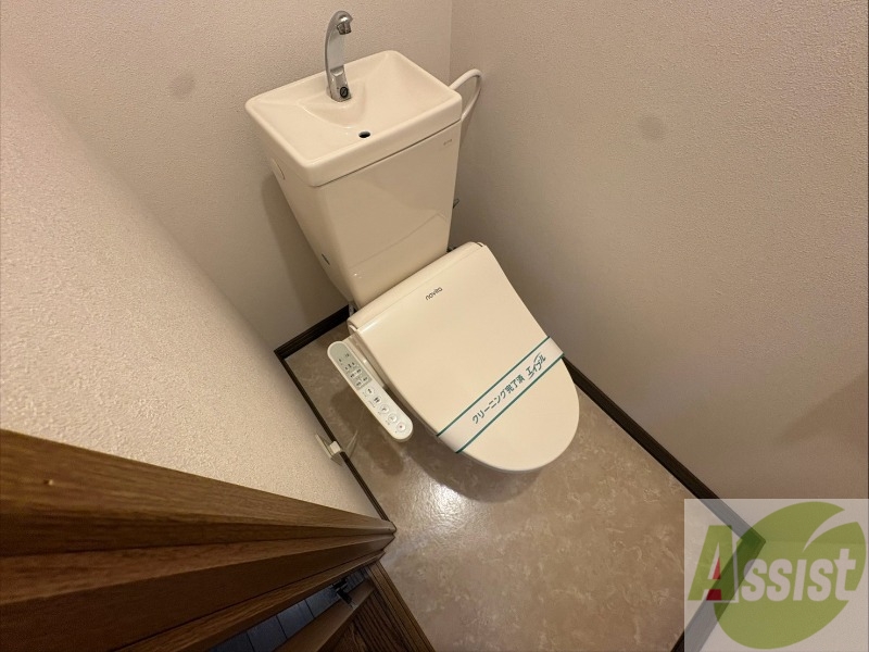 トイレ　こちらはトイレです。清潔感があり、安心して使用できます。