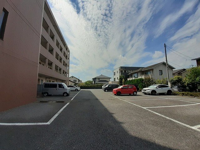 駐車場　駐車場に車を止められます