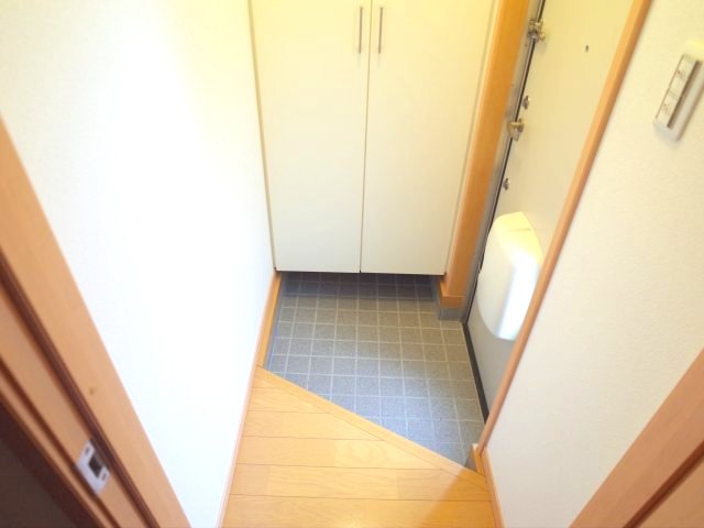 ＪＲ東海道本線 摂津本山駅 徒歩7分 2階建 築13年の玄関写真