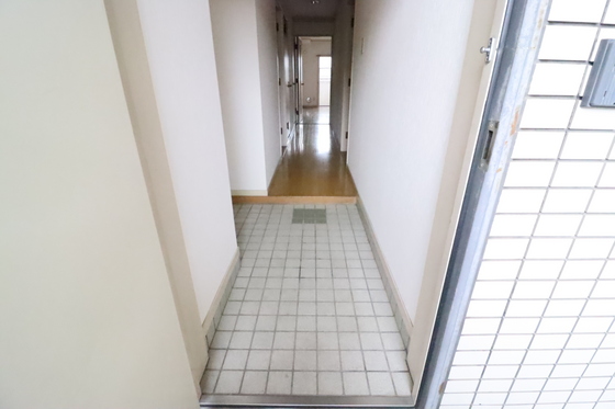 玄関　※別号室の写真です。