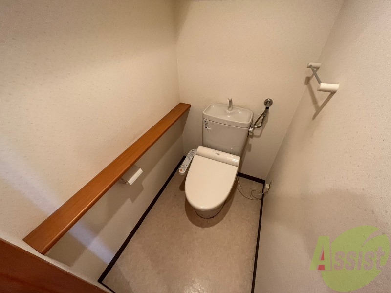 トイレ　こちらはトイレです。清潔感があり、安心して使用できます。