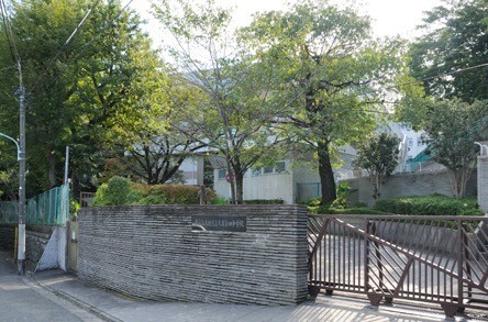 中学校　大田区立大森第四中学校（中学校）まで786m
