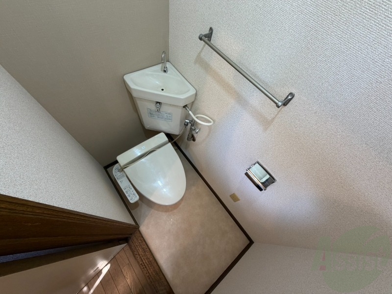 トイレ　こちらはトイレです。清潔感があり、安心して使用できます。