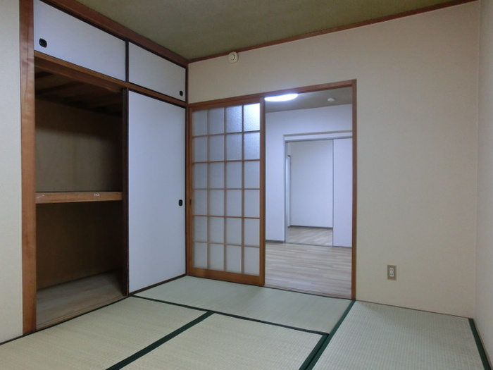 グランドハイツ豊田の居間写真