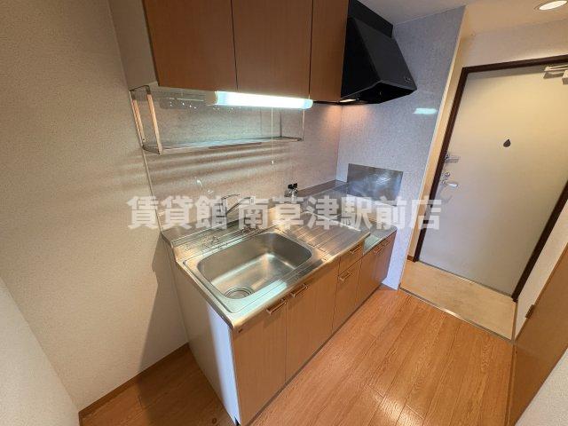 キッチン　同建物内の別室写真となります。