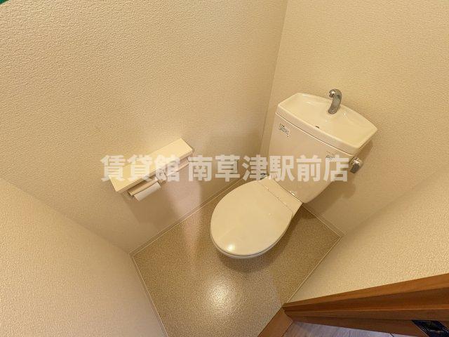 トイレ　同建物内の別室写真となります。