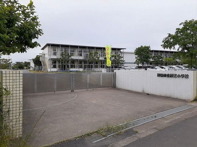 小学校　深芝小学校（小学校）まで270m