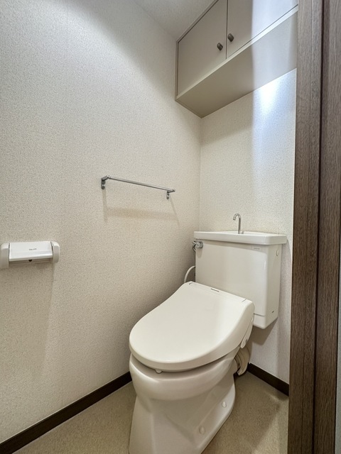 京王相模原線 京王堀之内駅 徒歩12分 5階建 築35年のトイレ写真