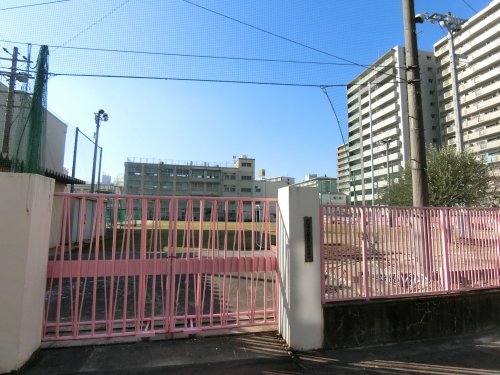 小学校　大阪市立関目小学校（小学校）まで524m