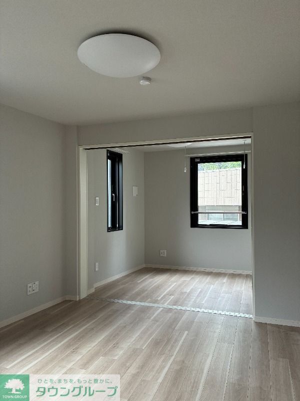 OAK VILLA Shinagawa Residenceの居間写真