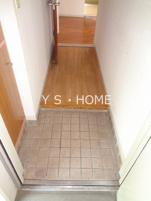 ＪＲ中央線 西国分寺駅 徒歩11分 4階建 築41年の玄関写真