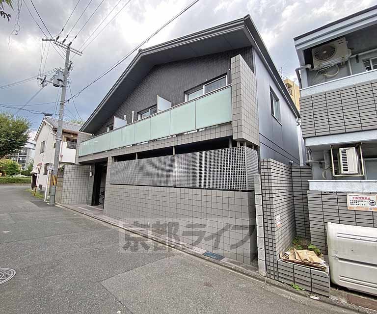 地下鉄烏丸線 北大路駅 徒歩9分 2階建 築18年の外観写真