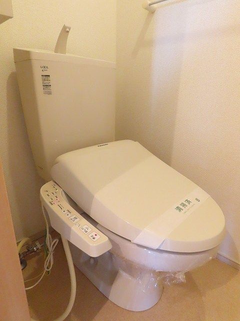 東武佐野線 堀米駅 徒歩16分 2階建 築14年のトイレ写真
