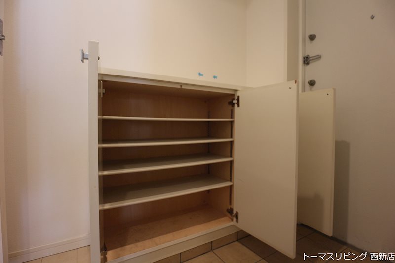 玄関　※同物件別部屋参考画像