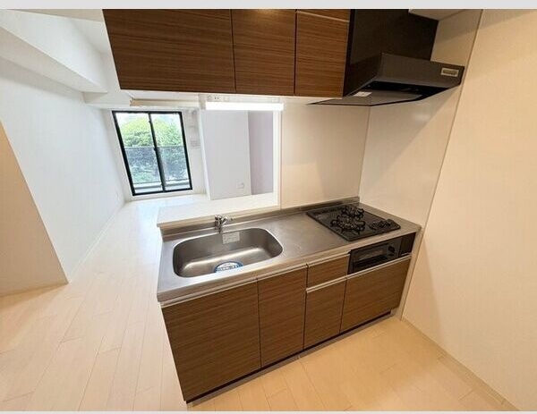 キッチン　※写真は同じマンションの違う部屋のものになります。