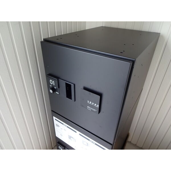 ロビー　共用部には宅配BOXを用意しました♪