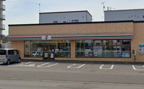 コンビニ　セブンイレブン千歳旭ヶ丘店（コンビニ）まで441m