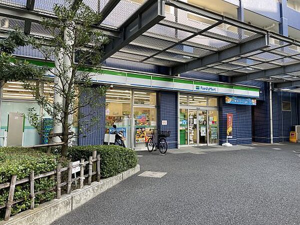 コンビニ　ファミリーマート 勝どき三丁目店（コンビニ）まで100m