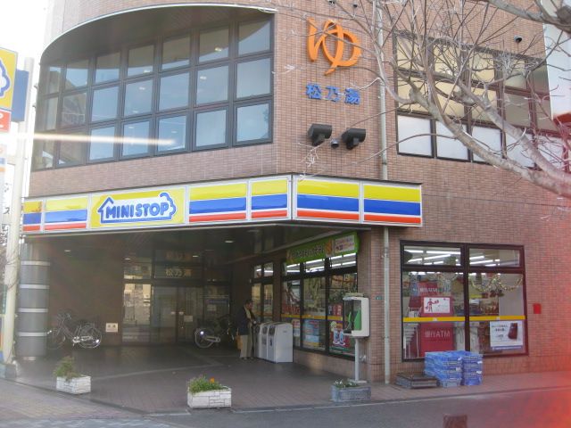 コンビニ　ミニストップ（コンビニ）まで570m