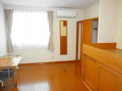 レオパレスエスタシオンの居間写真