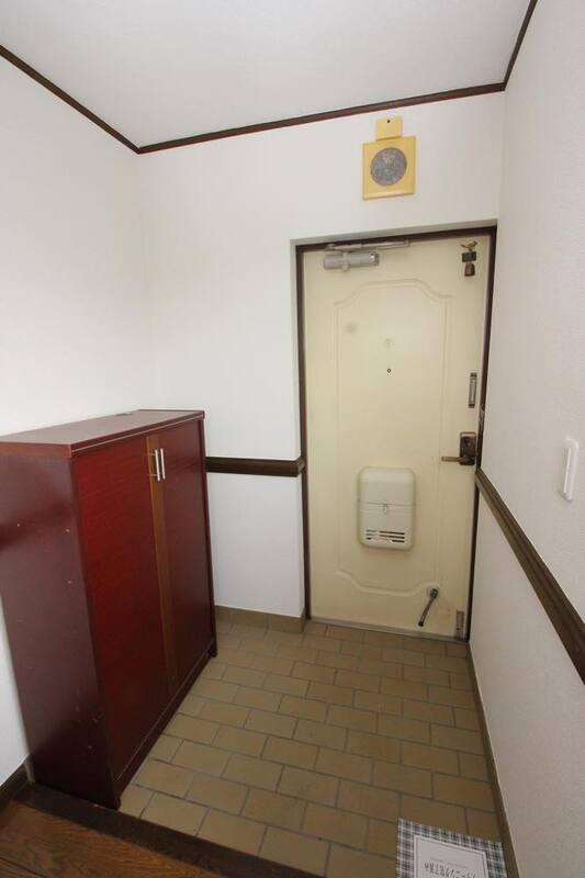 ウラワイーストシティかつら街2号棟の玄関写真
