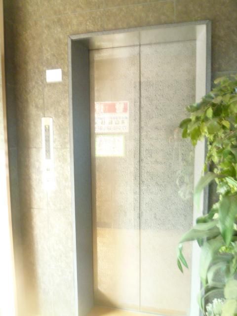 ロビー　エレベーター登