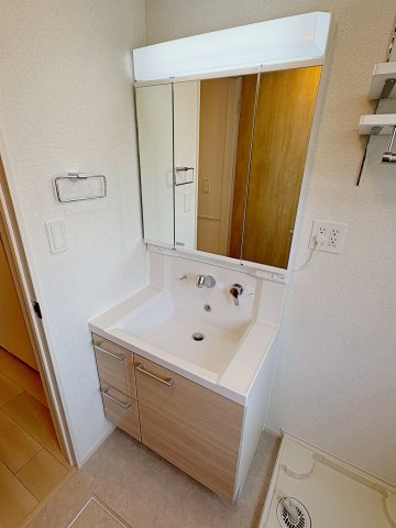 洗面設備　使いやすい洗面所です