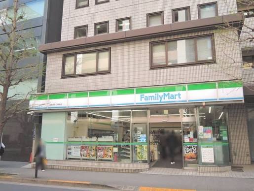 コンビニ　ファミリーマート紀尾井町三番地店（コンビニ）まで56m