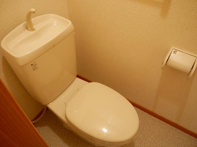 トイレ　清潔感のあるトイレです
