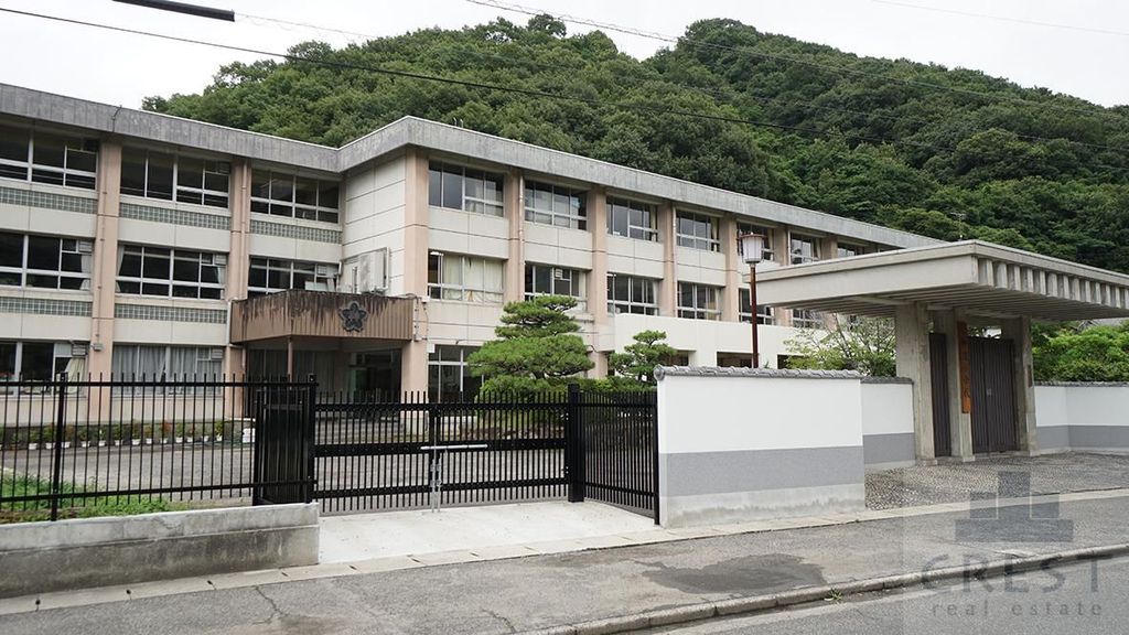小学校　福山市立神辺小学校（小学校）まで340m