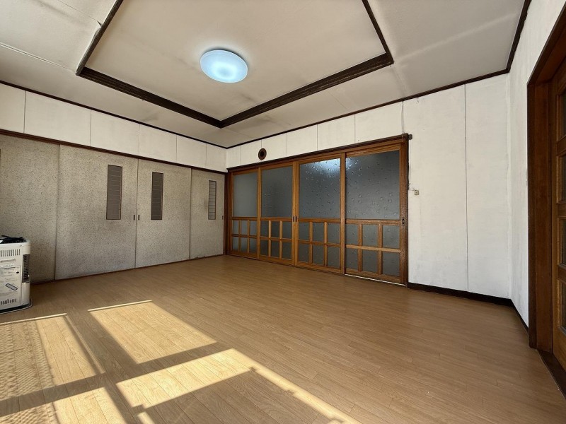 永山4-7戸建の居間写真