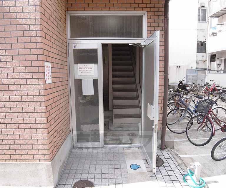エントランス　建物入口です。