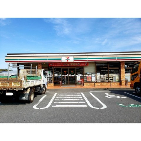 コンビニ　セブンイレブン日出インター店（コンビニ）まで1211m