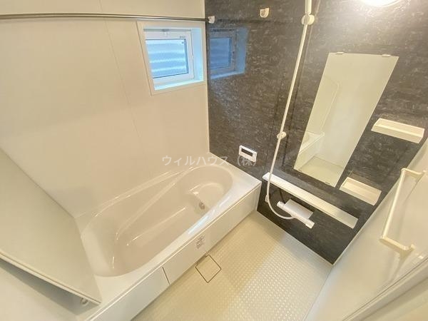 バス・シャワールーム　浴室乾燥機、追い焚き機能付きバス！