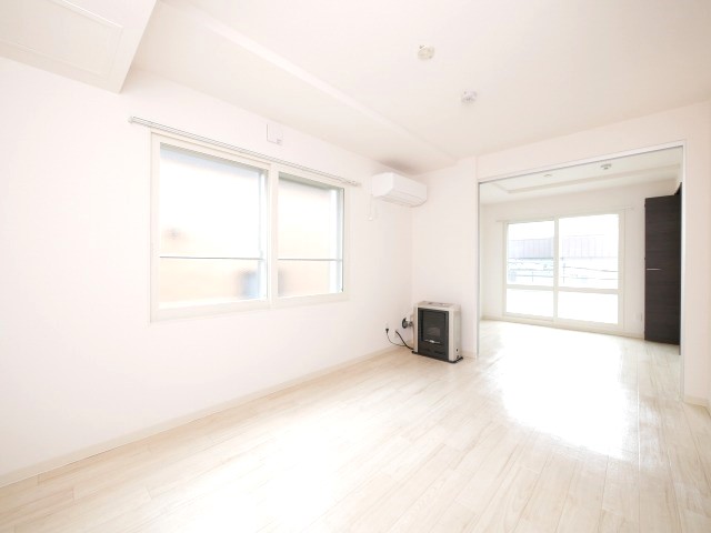 居室・リビング　☆キレイな内装でオススメのお部屋です。