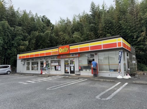 コンビニ　デイリーヤマザキ 印西草深店（コンビニ）まで807m