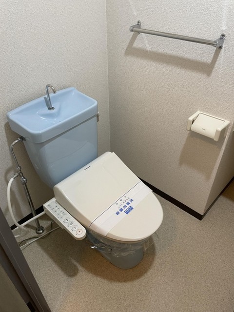 トイレ　【トイレ】同物件別部屋写真です