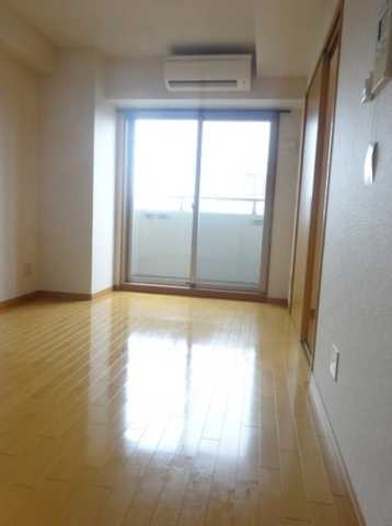 居室・リビング　同物件別別部屋です